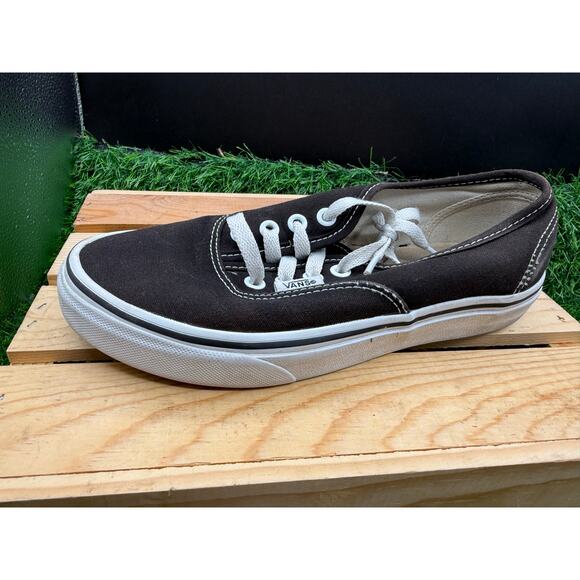 Vans- Low Top- Black/White-Size 5M